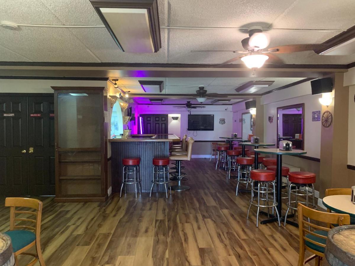 Americas Best Value Inn & Suites Melbourne Bagian luar foto