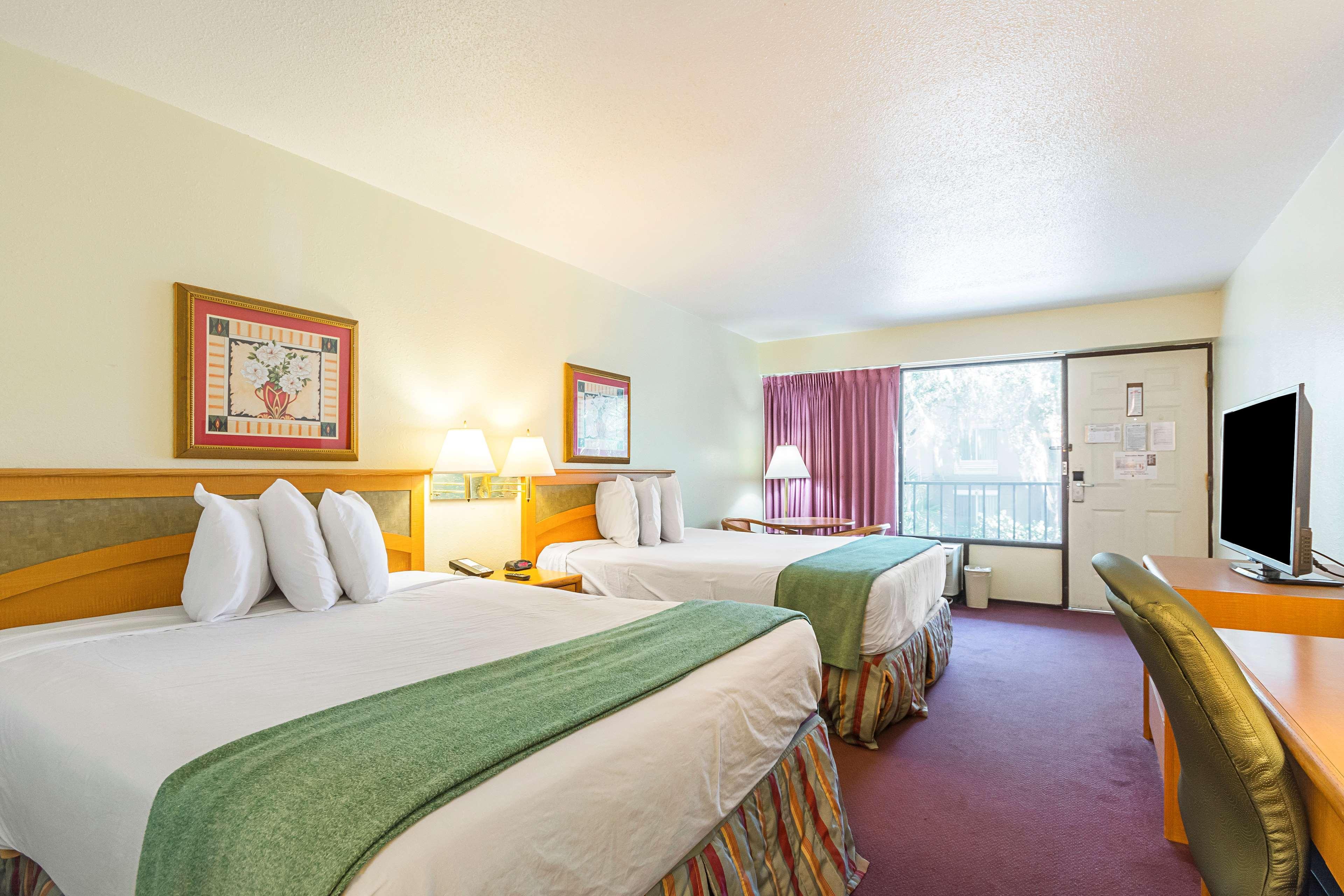 Americas Best Value Inn & Suites Melbourne Bagian luar foto