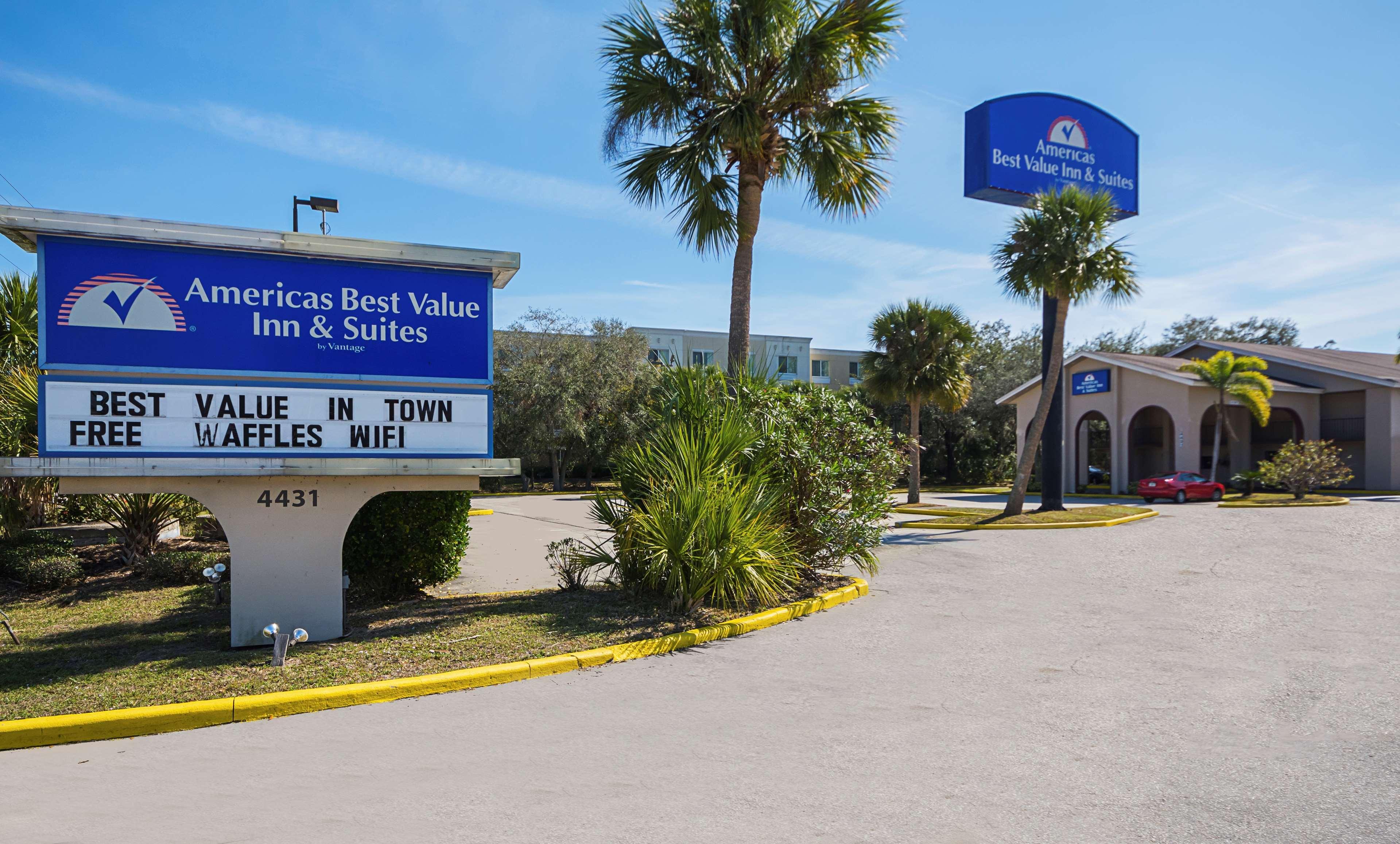 Americas Best Value Inn & Suites Melbourne Bagian luar foto