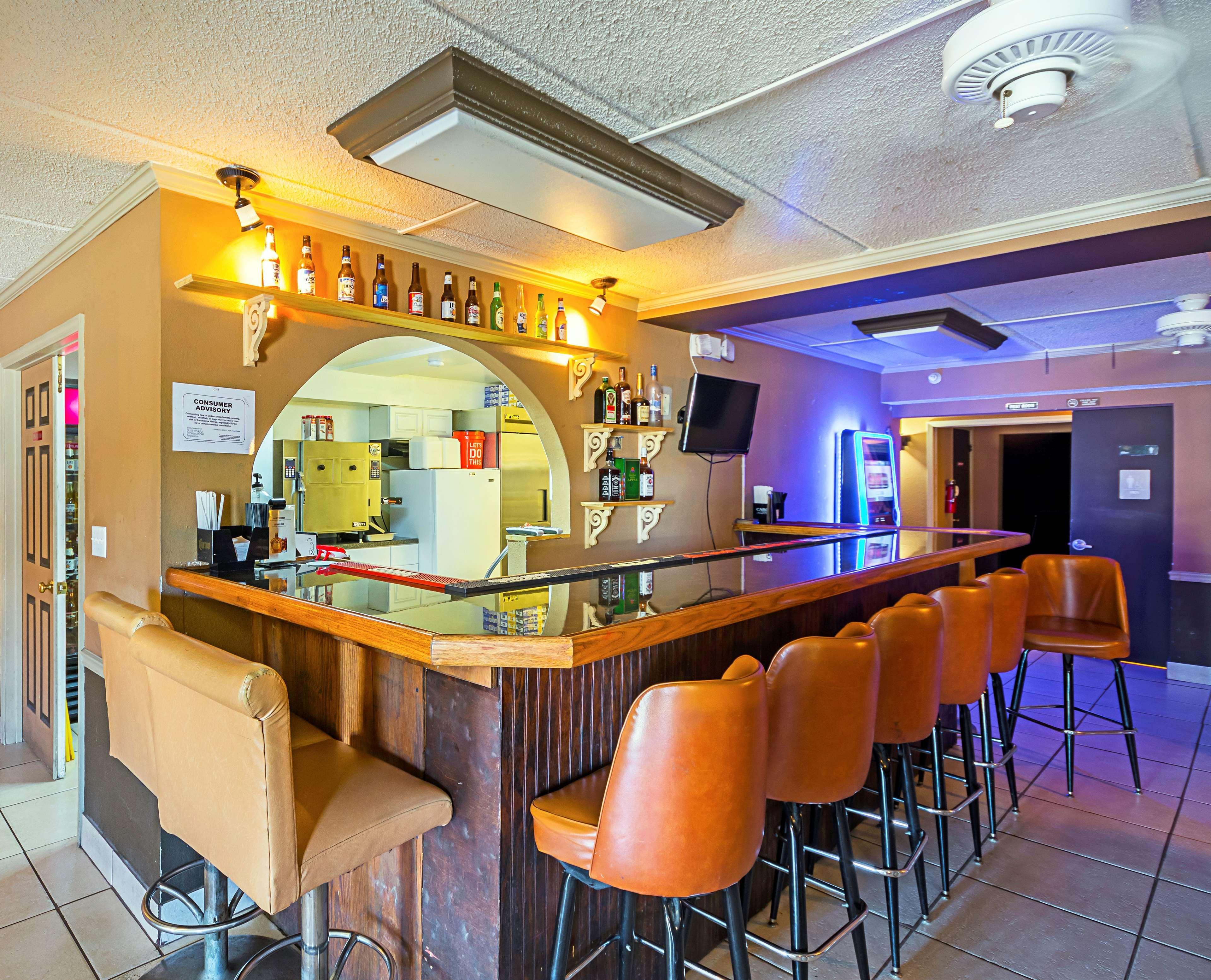 Americas Best Value Inn & Suites Melbourne Bagian luar foto