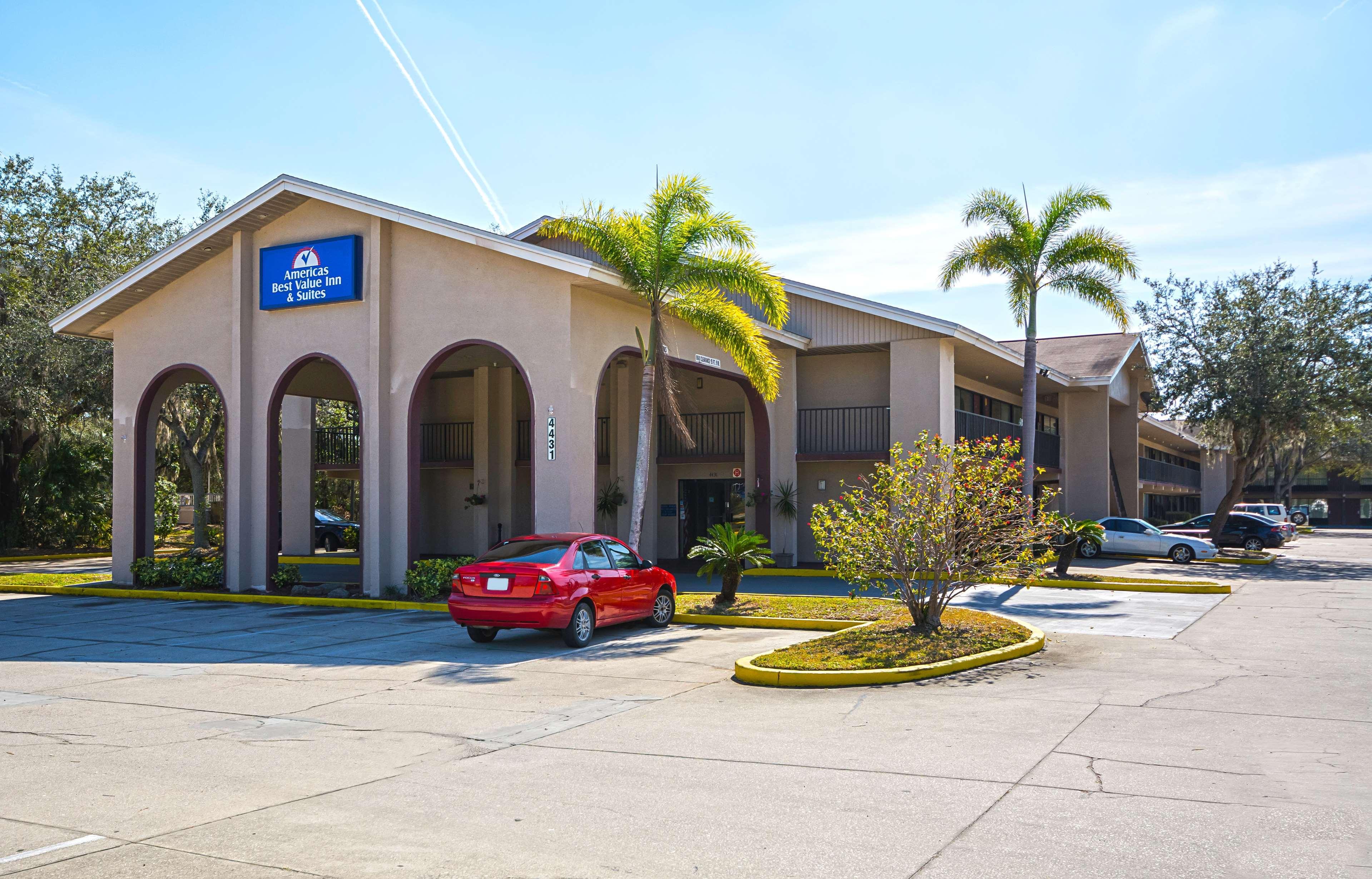Americas Best Value Inn & Suites Melbourne Bagian luar foto