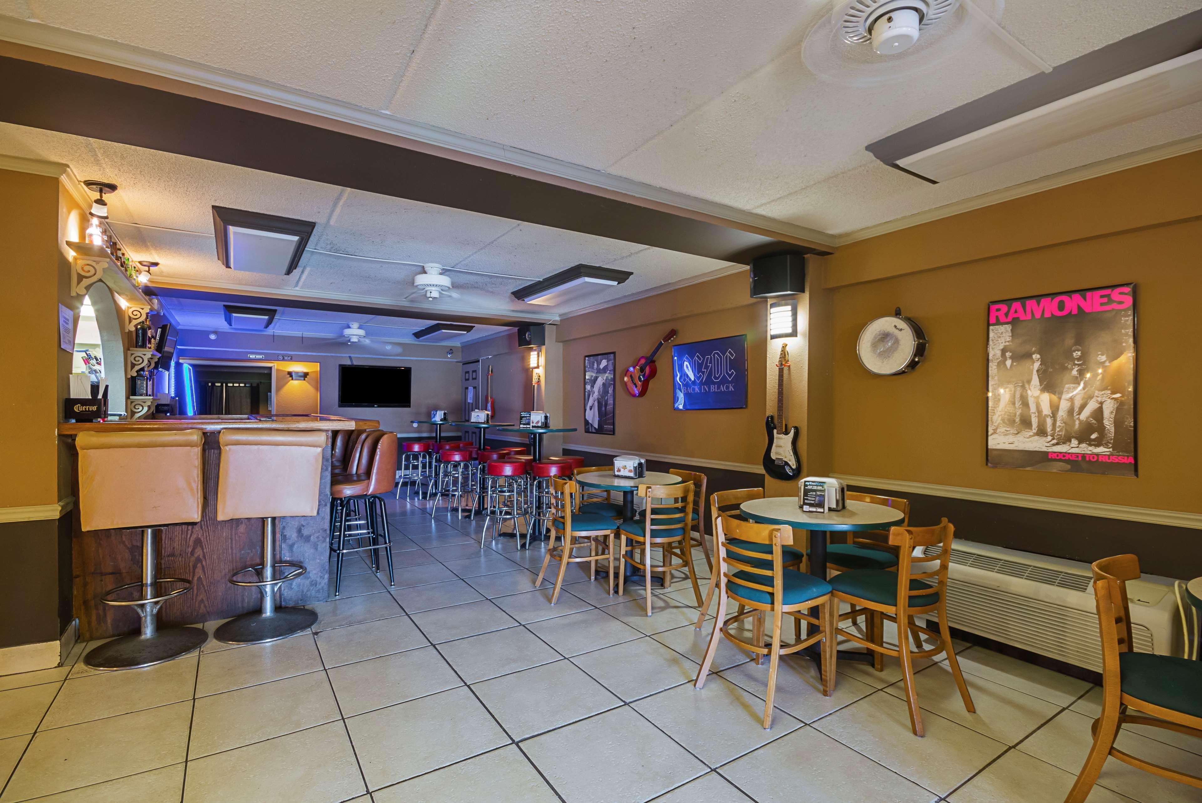 Americas Best Value Inn & Suites Melbourne Bagian luar foto